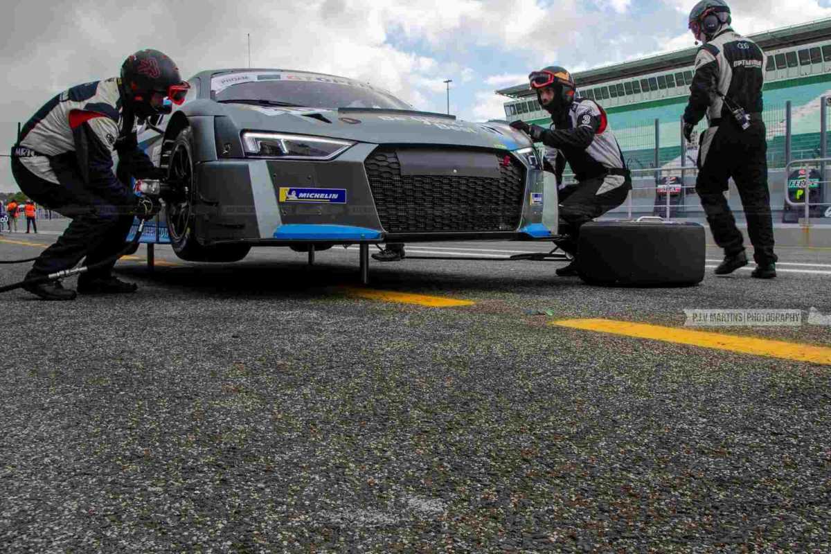 How much does F1 car cost? - GrixMe