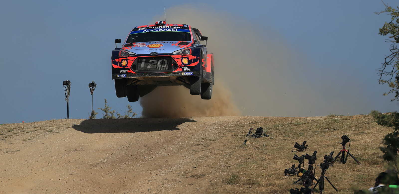"WRC Rally Italia Sardegna (2019)" by Kyn Chung is licensed under CC BY-ND 2.0.