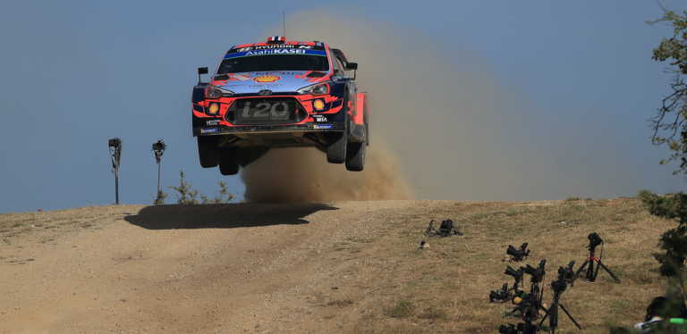 "WRC Rally Italia Sardegna (2019)" by Kyn Chung is licensed under CC BY-ND 2.0.