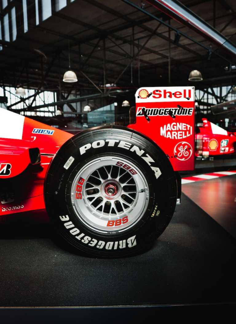 how much does a f1 car cost