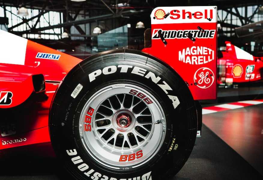 how much does a f1 car cost